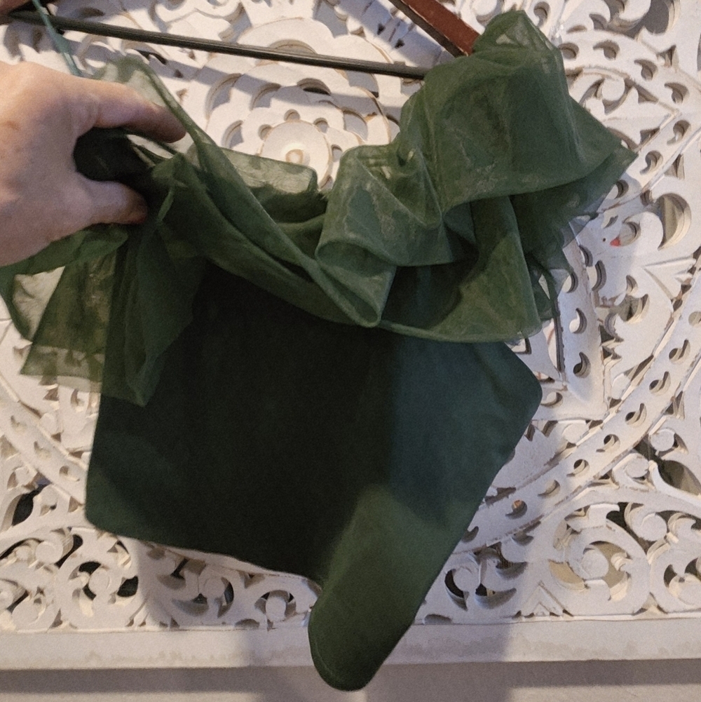 SUNDAY IN BROOKLYN One-Shoulder TOP Smocked Back Front Ruffle Green medium EUC - Picture 5 of 13